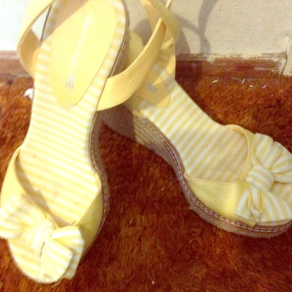 American Eagle yellow and white striped wedges.