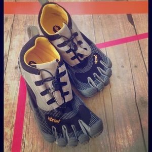 Vibram fivefingers womens 37 size 6 black gray