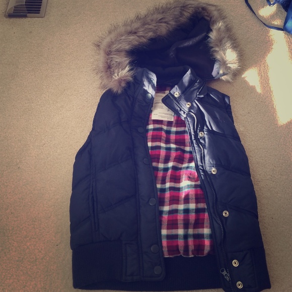 Navy bubble vest with fur on hood!