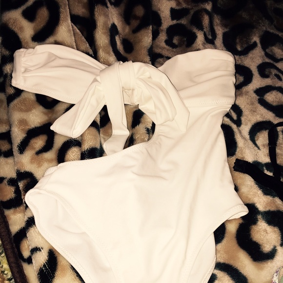 1 piece swimsuit 👙