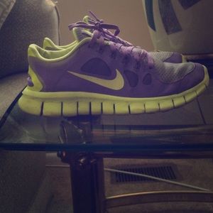 Nike free runs ❤️will clean before shipped out💕