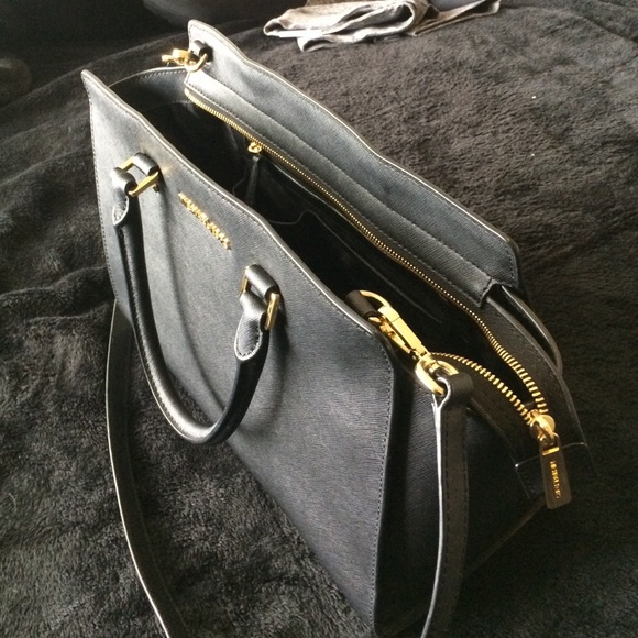 Michael Kors Large Selma Bag - Picture 3 of 3