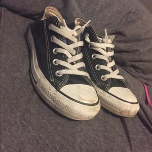 Black Low top converse