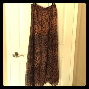 Short skirt with long leopard chiffon.