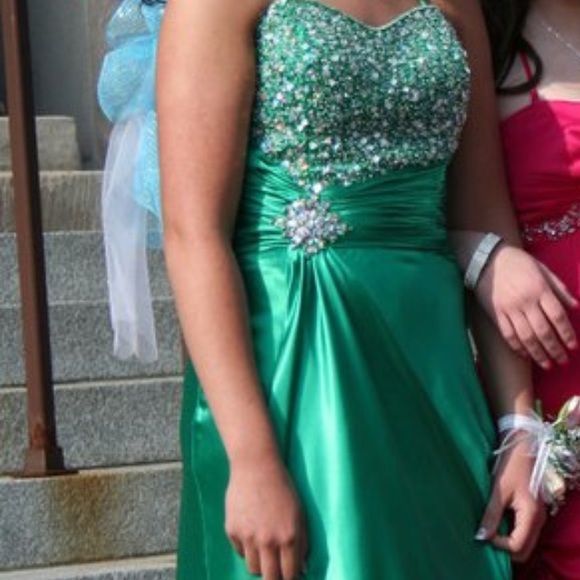 Green prom dress - Picture 1 of 4