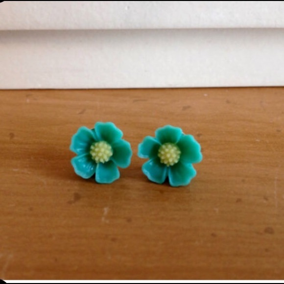 Turquoise daisy flower earrings