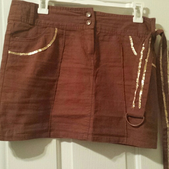 Cute mini skirt with belt - Picture 3 of 4