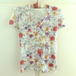 Floral patterned v-neck short sleeve