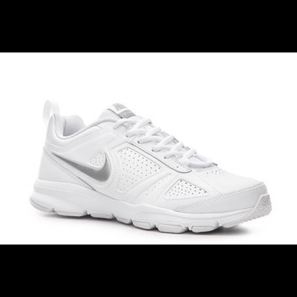 Nike T-lite XI cross training shoe