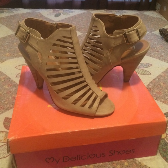 Women Ankle Short Heel Size 71/2