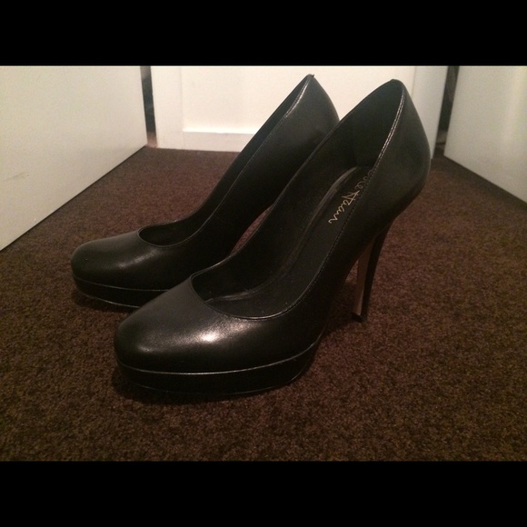 Black pumps - Picture 1 of 4