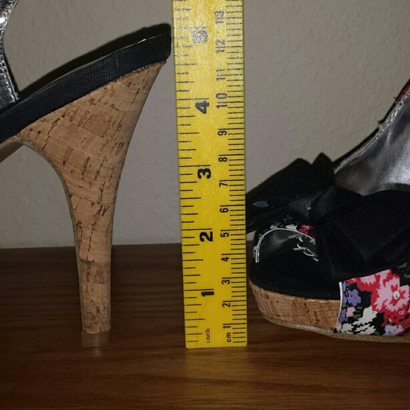 Floral Rampage platform heels - Picture 2 of 4