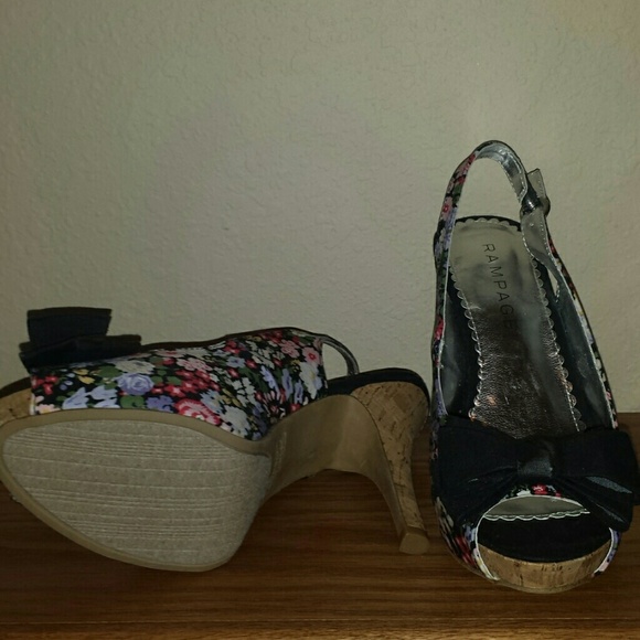 Floral Rampage platform heels - Picture 3 of 4