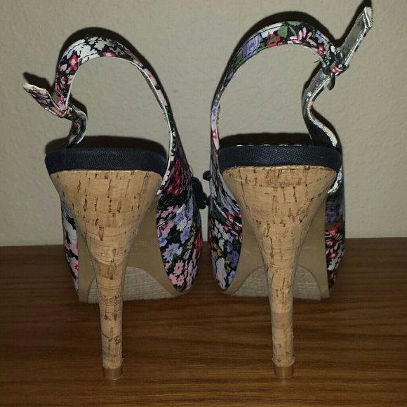Floral Rampage platform heels - Picture 4 of 4