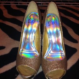 Gold glitter heels nwt!!!