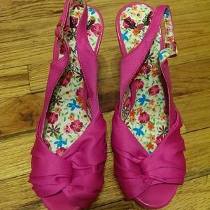 Penny loves Kenny fushia heels never worn