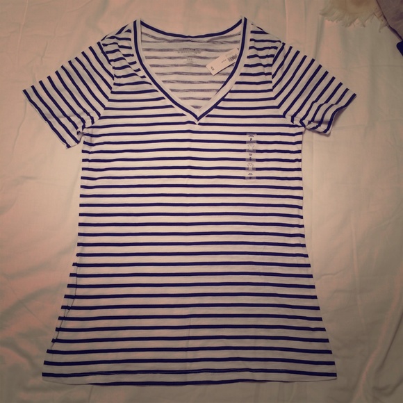 NWT navy and white striped Vneck! - Picture 1 of 1
