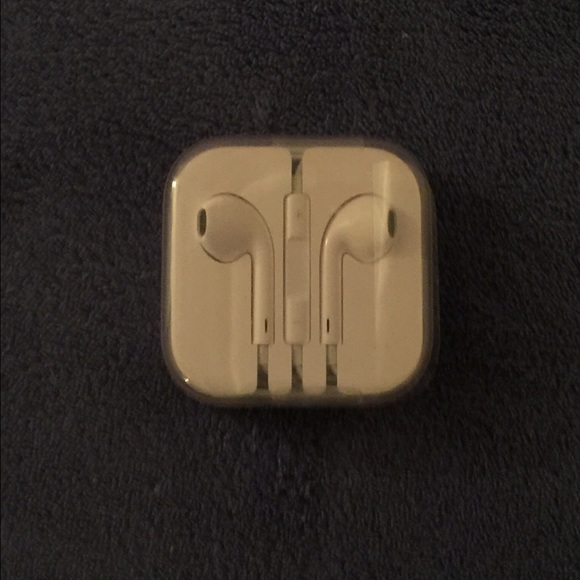 😄😄Apple Ear Plugs😄😄NEVER USED!! NEVER Opened!!