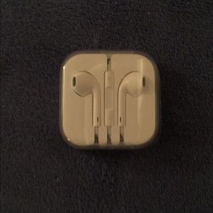 😄😄Apple Ear Plugs😄😄NEVER USED!! NEVER Opened!!