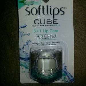 Makeup- lip balm from softlips