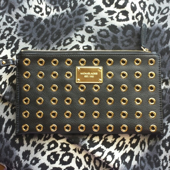 Michael Kors Handbags - Michael Kors leather wristlet