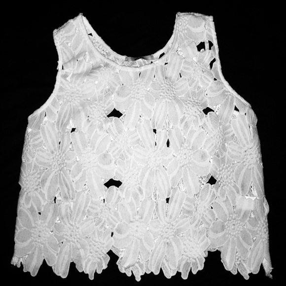 White flower cut out crop top - Picture 4 of 4