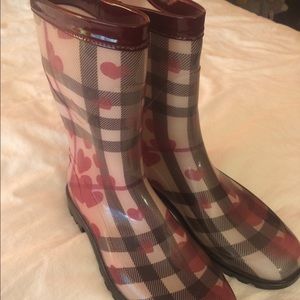 BURBERRY SHORT RAINBOOTS- LIKE NEW