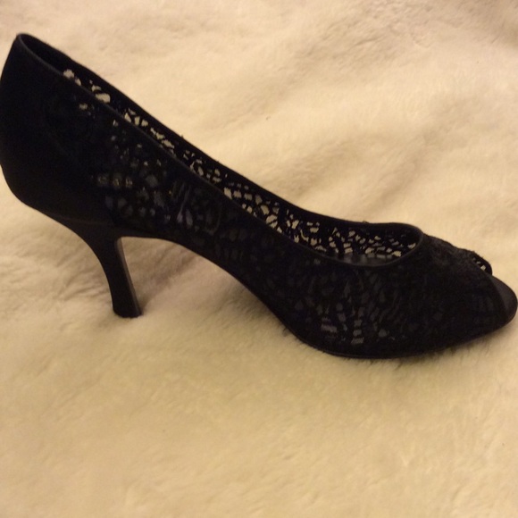 NWOT BLACK LIZ CLAIBORNE FLEX HEELS