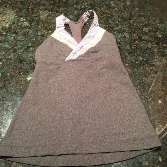 Lululemon gray tank size 6 :) - Picture 1 of 4