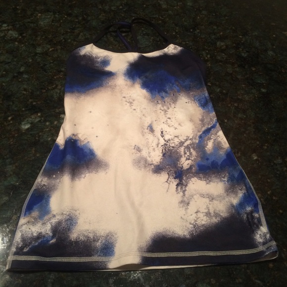 Lululemon power y tank size 4 :) - Picture 1 of 4