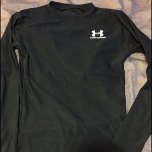 Fitted black UA long sleeve athletic gear