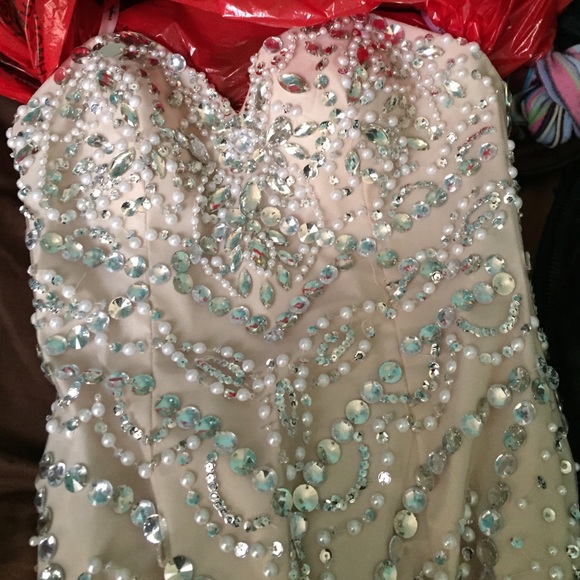 Prom dress!!!! - Picture 2 of 4