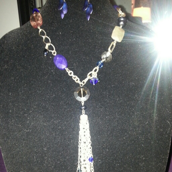 Necklaces - Picture 4 of 4