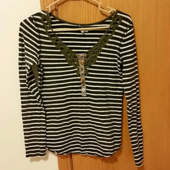 Long sleeved top.