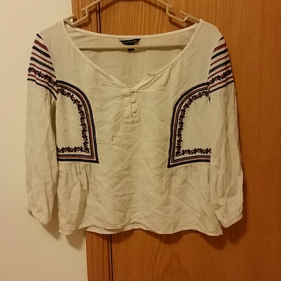 3/4 sleeved light blouse.
