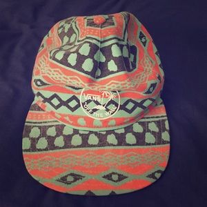 VANS tribal "off the wall" snap back. 🌀