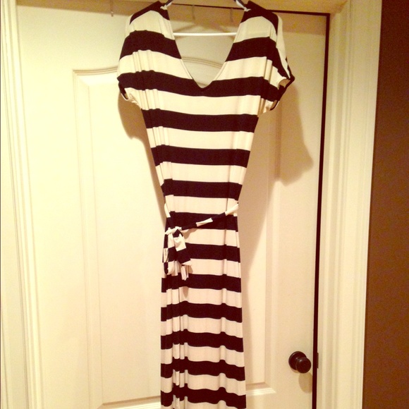 Banana Republic small navy/cream striped maxi