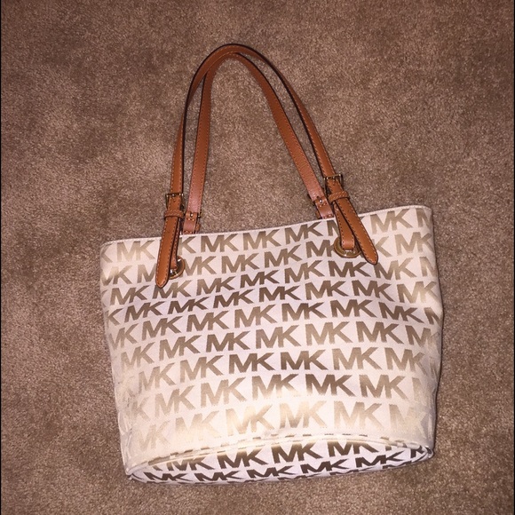 Micheal Kors purse