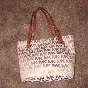 Micheal Kors purse