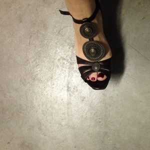 Bcbg shoes.Bron color.it says 7,5 fits size 7