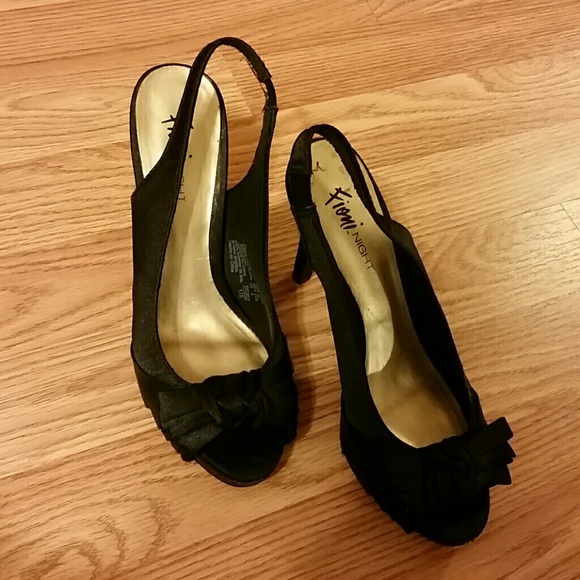 Peep-toe heels
