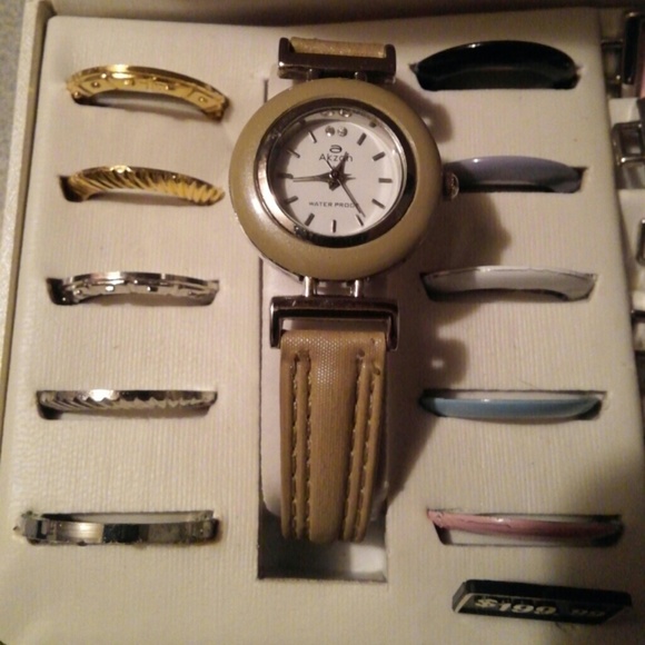 Watch - Picture 2 of 4