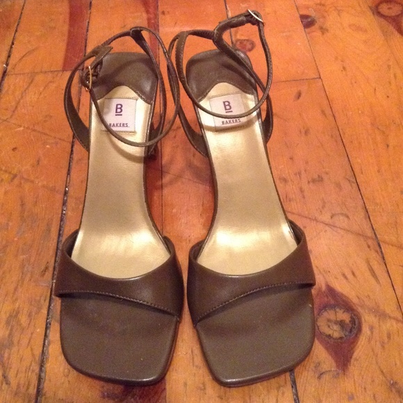 🌞Green Strap Heels🌞 - Picture 2 of 4