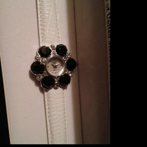 Watch - Picture 3 of 3