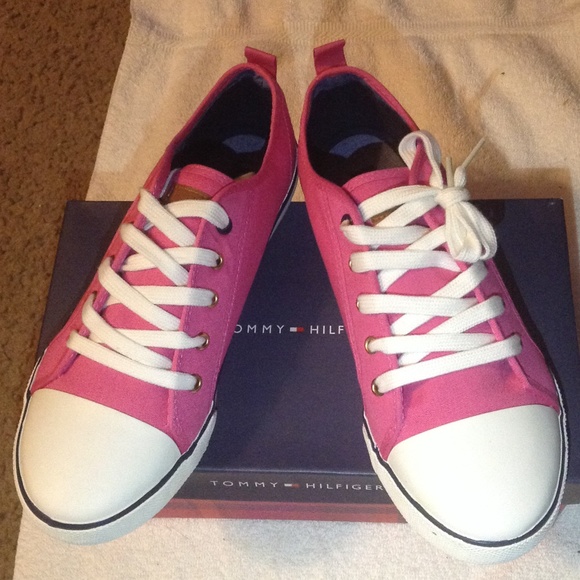 NWOT, TOMMY HILFIGER