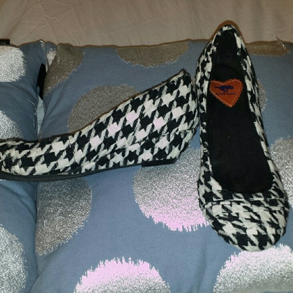 ........SOLD........Close toe mini wedge