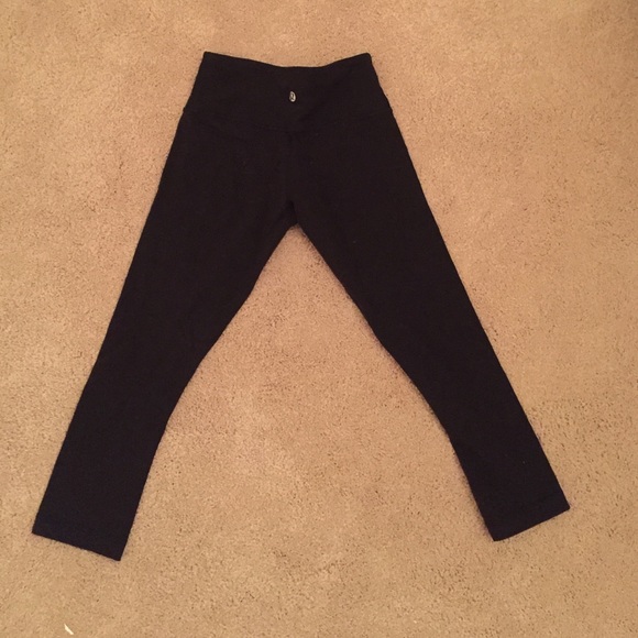Black Cropped lulu lemons
