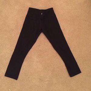 Black Cropped lulu lemons