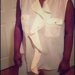 White shirt great for the summer!! 🌅🌅🌅
