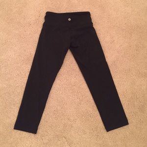 Cropped black lulu lemon leggings
